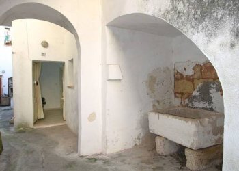 Cortile interno - Casa indipendente via Marsini, Salve - foto 36