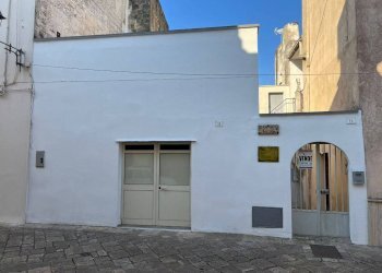 Facciata - Casa indipendente via Marsini, Salve - foto 1