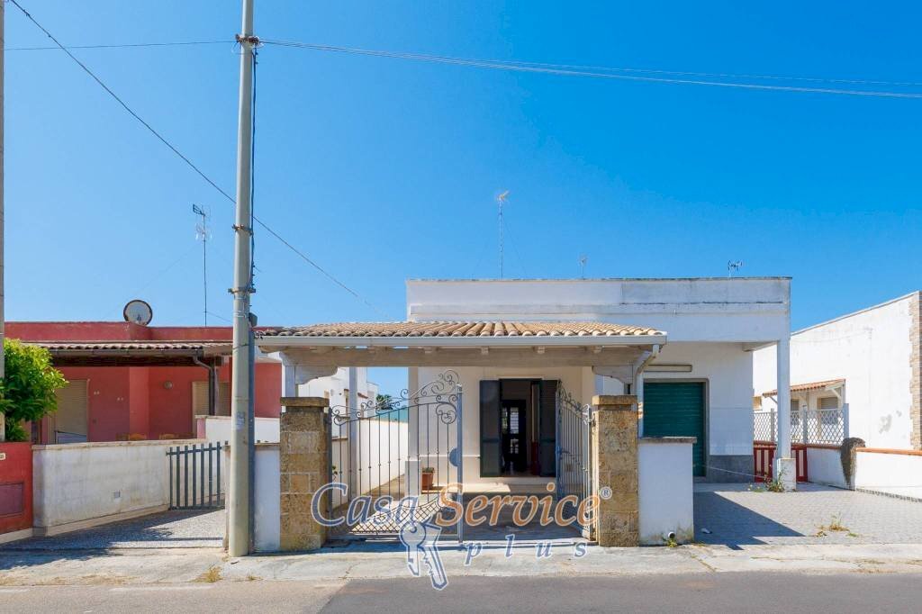 Facciata - Villa via Luigi Rizzo, Racale - foto 1