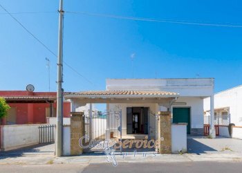Facciata - Villa via Luigi Rizzo, Racale - foto 1