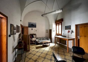 Salone - Four-room apartment via Vittorio Emanuele III, Parabita - photo 2
