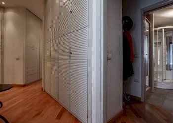 Corridoio - Three-room apartment via San Luca, 10, Milano (neighborhood Ticinese) - photo 9