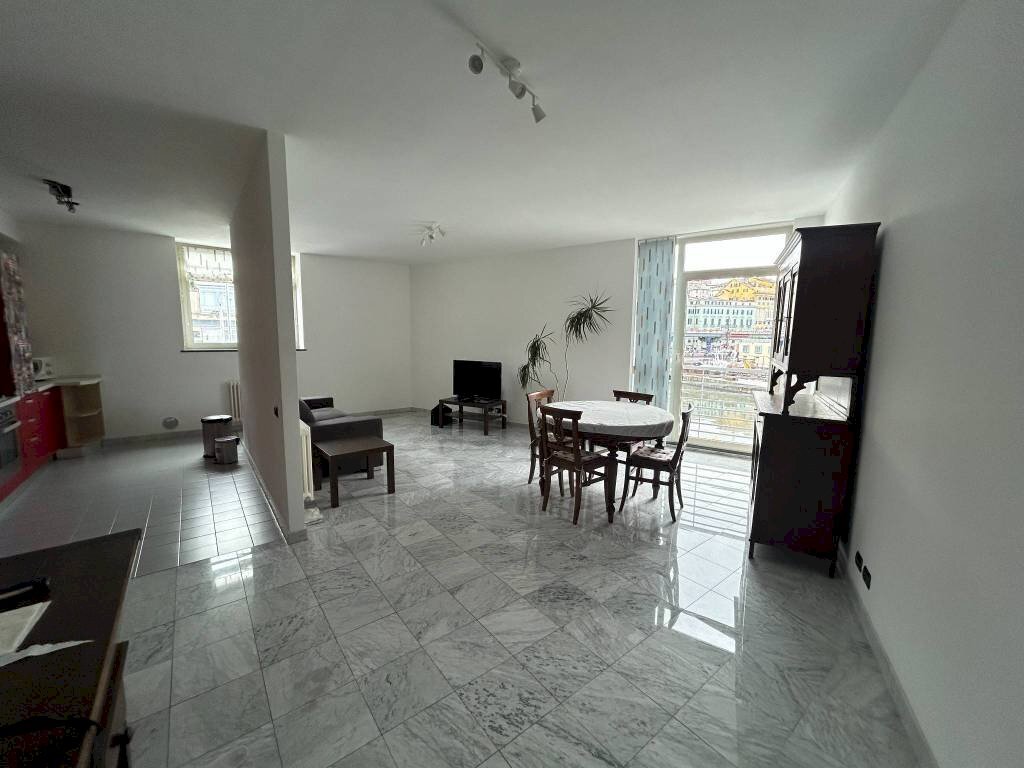 Salone - Three-room apartment Calata Andalò Dinegro, Genova (neighborhood Centro Storico) - photo 2