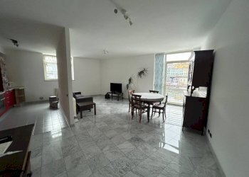 Salone - Three-room apartment Calata Andalò Dinegro, Genova (neighborhood Centro Storico) - photo 2