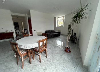 Salone - Three-room apartment Calata Andalò Dinegro, Genova (neighborhood Centro Storico) - photo 5