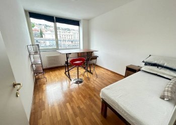 Camera da letto - Three-room apartment Calata Andalò Dinegro, Genova (neighborhood Centro Storico) - photo 10