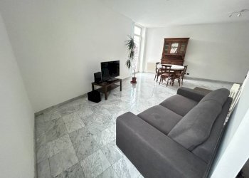 Salone - Three-room apartment Calata Andalò Dinegro, Genova (neighborhood Centro Storico) - photo 24