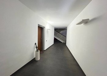 Box auto - Three-room apartment Calata Andalò Dinegro, Genova (neighborhood Centro Storico) - photo 31