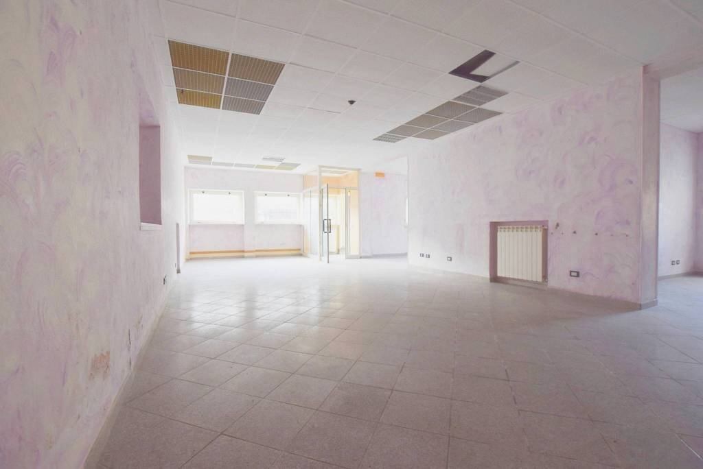 Interno non residenziale - Negozio via delle Terme, 1, Roccaforte Mondovì - foto 3