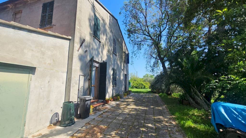 Cortile interno - Rustic strada Madonna del Monte, Pesaro - photo 2