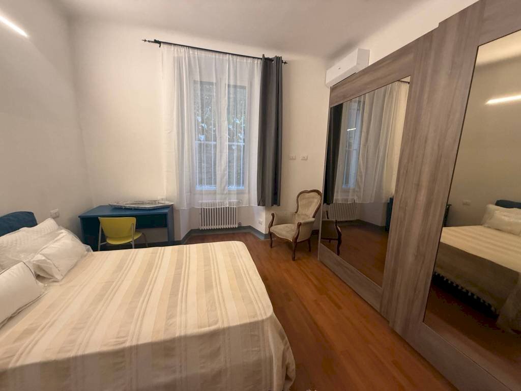 Camera da letto - Appartamento salita San Francesco da Paola, 16, Genova (zona San Teodoro) - foto 1