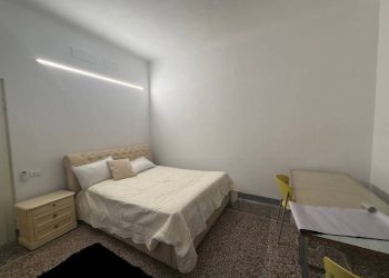 Camera da letto - Appartamento salita San Francesco da Paola, 16, Genova (zona San Teodoro) - foto 12