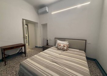 Camera da letto - Appartamento salita San Francesco da Paola, 16, Genova (zona San Teodoro) - foto 15