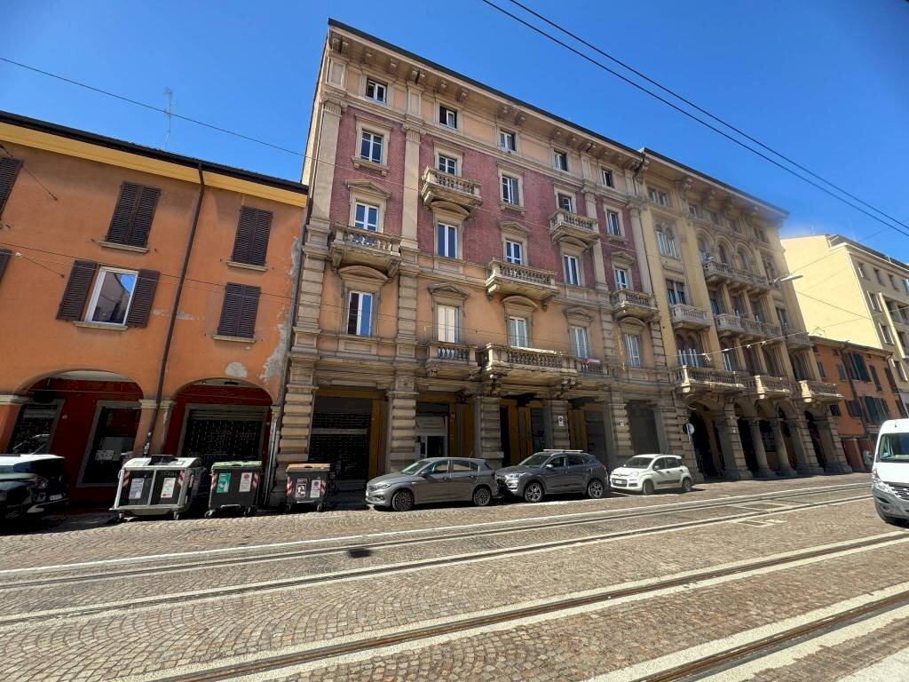 Facciata - Shop via San Felice, 118, Bologna (neighborhood Centro Storico) - photo 2