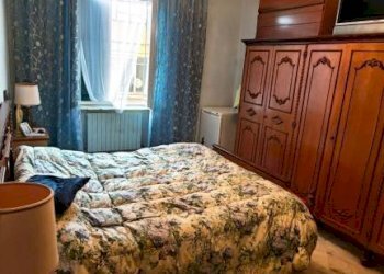 Camera da letto - Trilocale piazza Errico Petrella, Genova (zona Sampierdarena) - foto 10