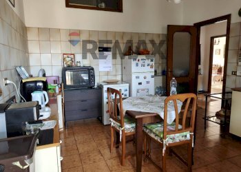 Sala da pranzo - Quadrilocale Via Rua Di Sotto
 
69, San Gregorio di Catania - foto 15