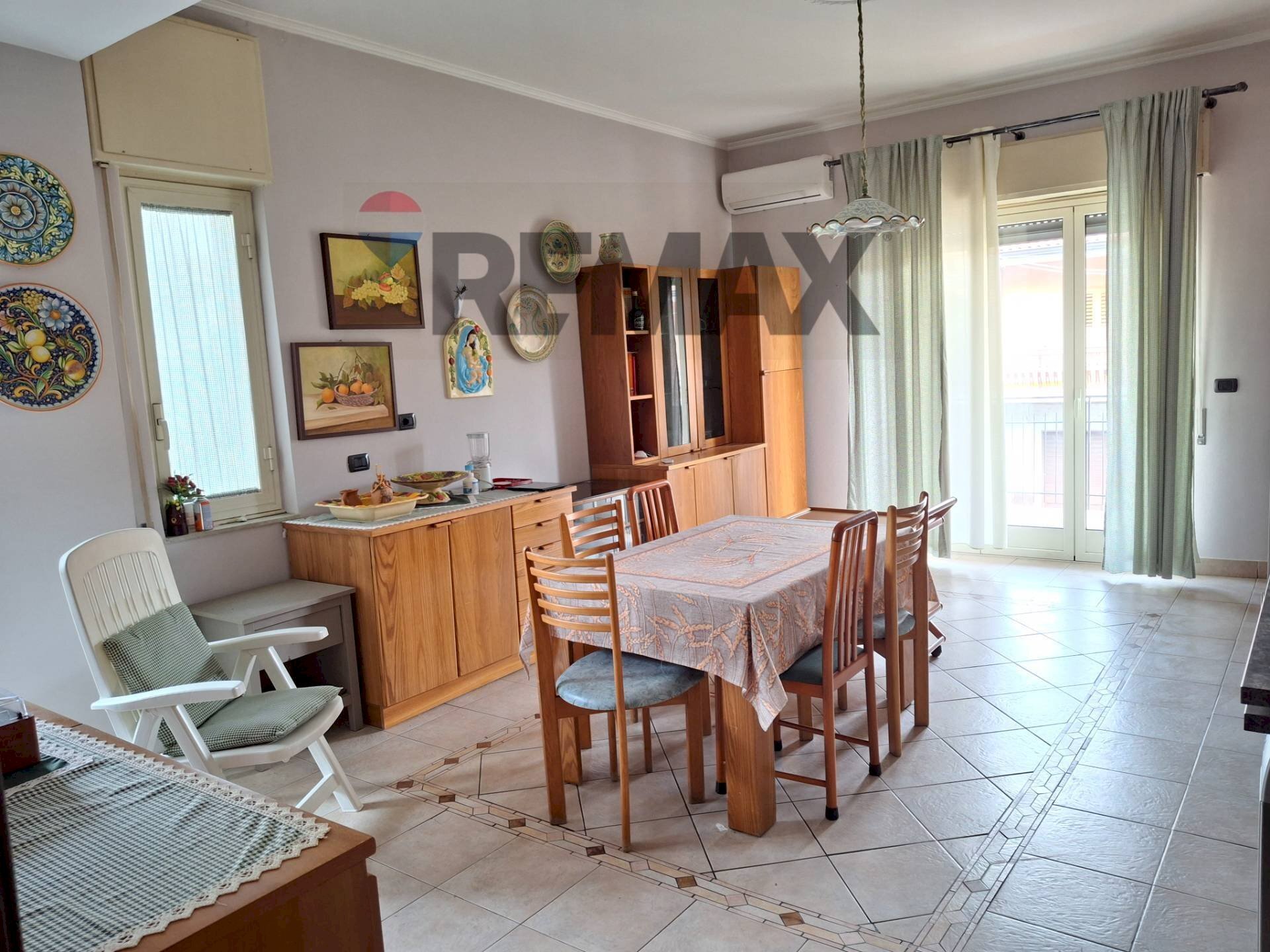 Sala da pranzo - Four-room apartment Via Vincenzo Bellini
 
68, Valverde - photo 1