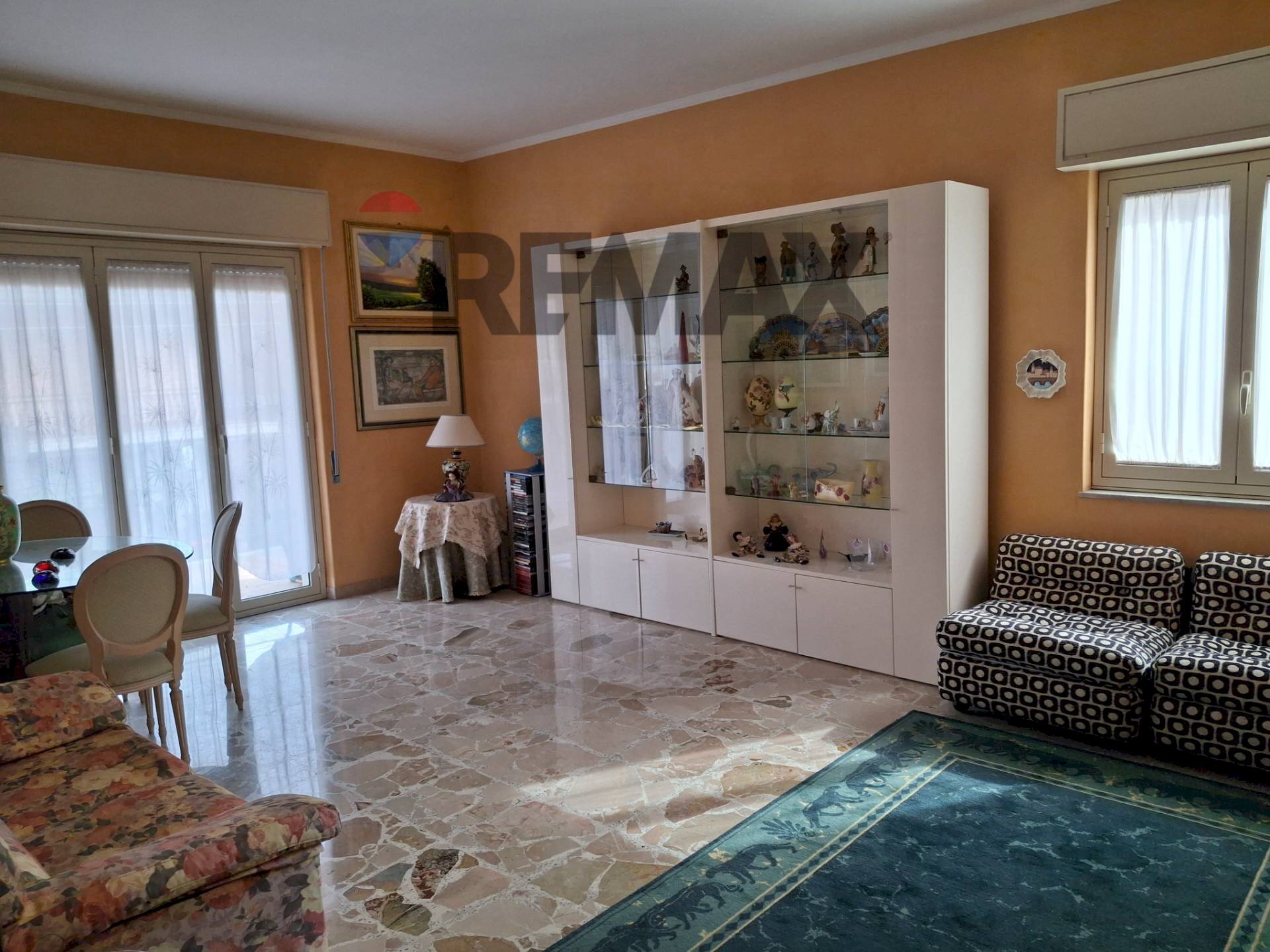 Soggiorno - Four-room apartment Via Vincenzo Bellini
68, Valverde - photo 3
