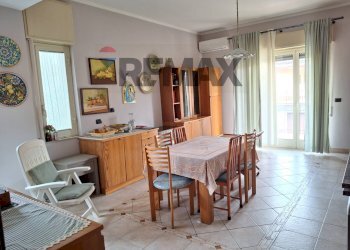 Sala da pranzo - Four-room apartment Via Vincenzo Bellini
 
68, Valverde - photo 1