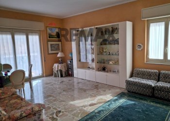 Soggiorno - Four-room apartment Via Vincenzo Bellini
 
68, Valverde - photo 3