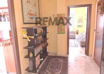 Hall / corridoio - Four-room apartment Via Vincenzo Bellini
 
68, Valverde - photo 11