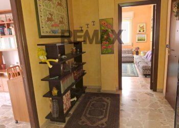 Hall / corridoio - Four-room apartment Via Vincenzo Bellini
 
68, Valverde - photo 12