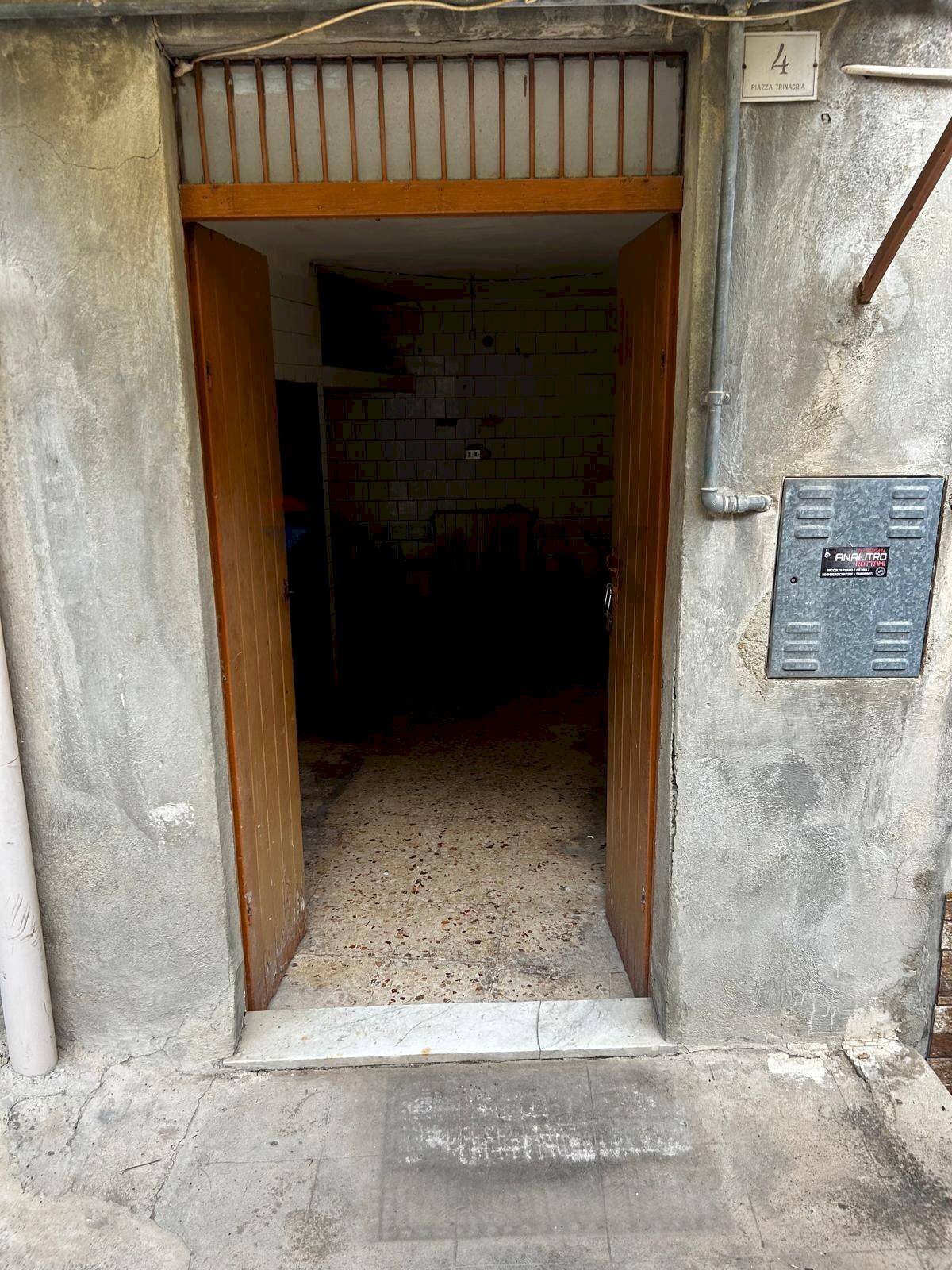 Hall / corridoio - Independent house Piazza Trinacria
 
4, Valguarnera Caropepe - photo 2