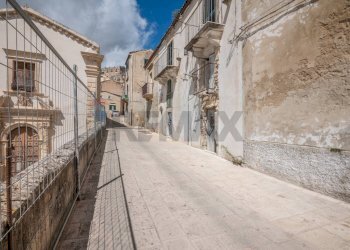 Edificio all\'aperto - Semi-detached house via torrenuova
 
35-37-39, Ragusa - photo 3