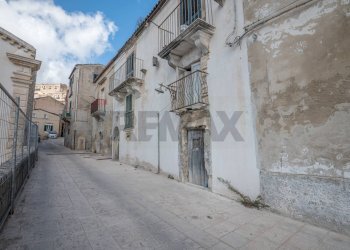 Edificio all\'aperto - Semi-detached house via torrenuova
 
35-37-39, Ragusa - photo 4