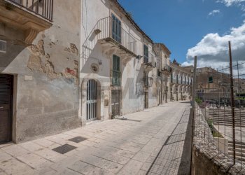 Edificio all\'aperto - Semi-detached house via torrenuova
 
35-37-39, Ragusa - photo 5