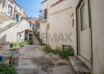 Casa all\'aperto - Semi-detached house via torrenuova
 
35-37-39, Ragusa - photo 9
