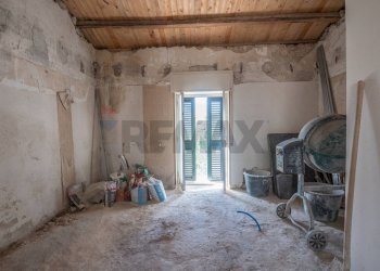 Parcheggio - Semi-detached house via torrenuova
 
35-37-39, Ragusa - photo 15