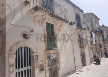 Edificio all\'aperto - Semi-detached house via torrenuova
 
35-37-39, Ragusa - photo 38