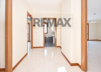 Hall / corridoio - Appartamento Via Cervo
 
46, Acireale - foto 17
