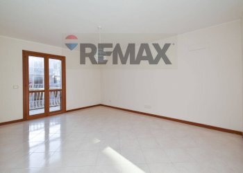 Stanza vuota - Appartamento Via Cervo
 
46, Acireale - foto 30