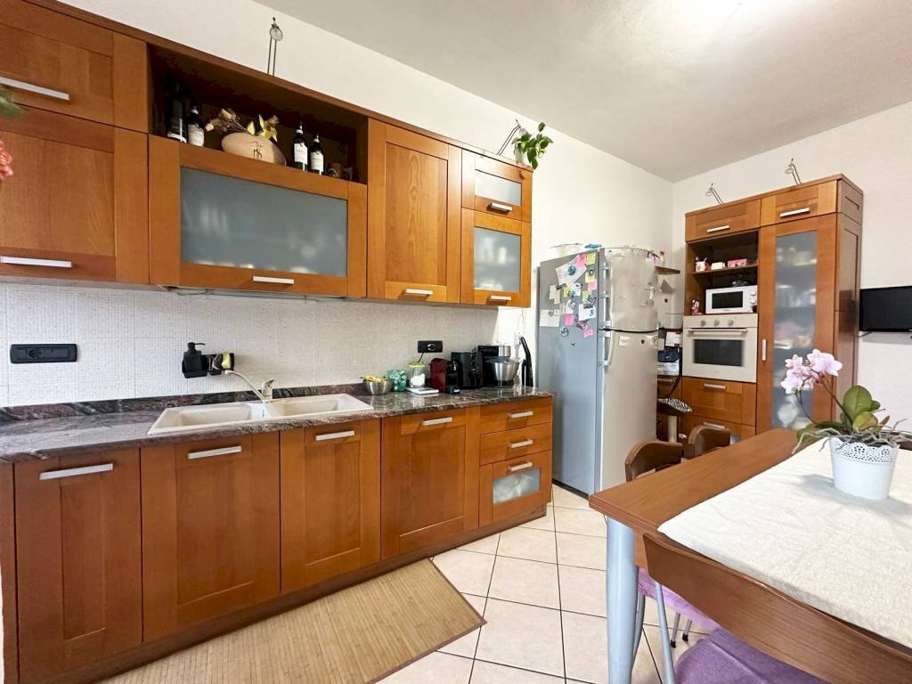 Cucina - Appartamento via Vittorio Zanellato, 23, Venaria Reale - foto 2