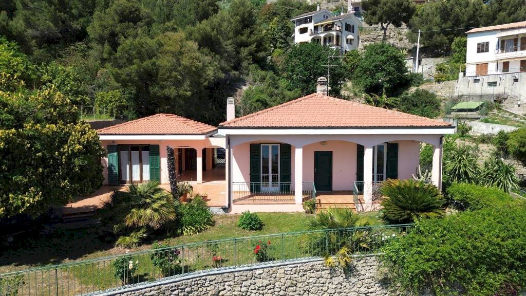 Facciata - Villa via Collasgarba, 29, Ventimiglia - foto 3