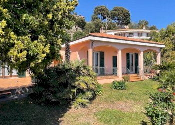Facciata - Villa via Collasgarba, 29, Ventimiglia - foto 32