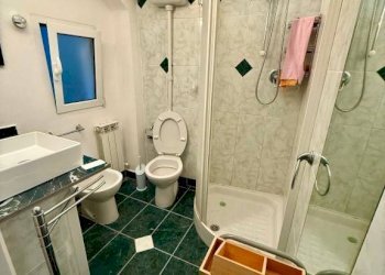 Bagno - One-room apartment salita della Fava Greca, 6, Genova (neighborhood Centro Storico) - photo 9