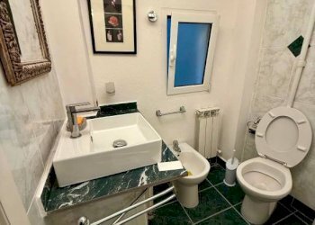 Bagno - One-room apartment salita della Fava Greca, 6, Genova (neighborhood Centro Storico) - photo 12