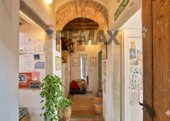 Hall / corridoio - Semi-detached house Reggello - photo 10