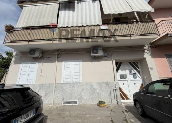 Edificio all\'aperto - Three-room apartment Afragola - photo 2