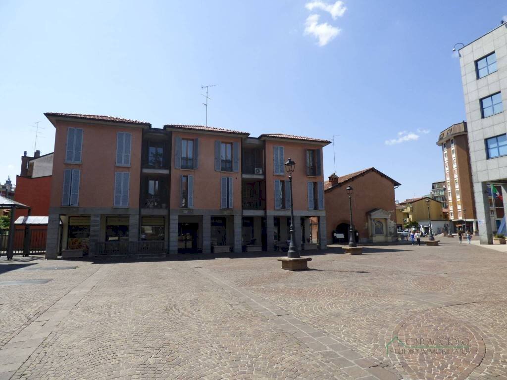 Facciata - Appartamento piazza Aldo Moro, 2, Bollate - foto 1
