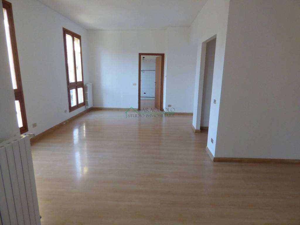 Salone - Three-room apartment via Camillo Benso di Cavour, 29, Bollate - photo 3