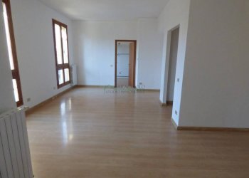 Salone - Three-room apartment via Camillo Benso di Cavour, 29, Bollate - photo 3