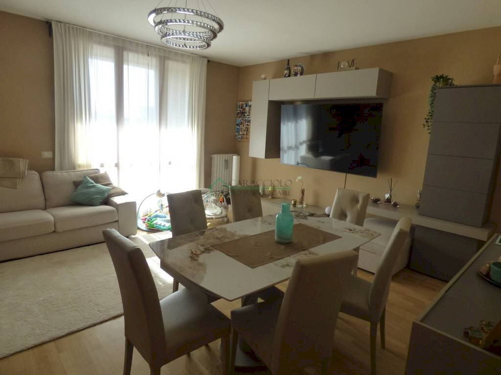 Salone - Three-room apartment piazza Generale Carlo Alberto Dalla Chiesa, 20, Bollate - photo 2
