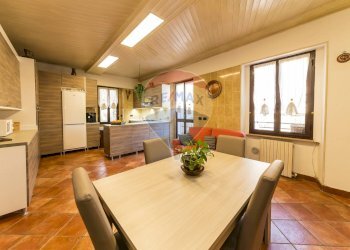 Sala da pranzo - Attico via santo sudario
 
14, Besana in Brianza - foto 5
