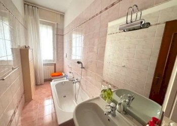 Bagno - Bilocale via Isola del Vescovo, Genova (zona Molassana) - foto 12