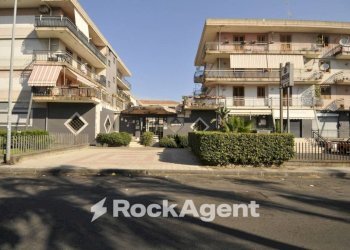 Facciata - Appartamento via Santi Bonaccorsi, 6, Aci Catena - foto 3
