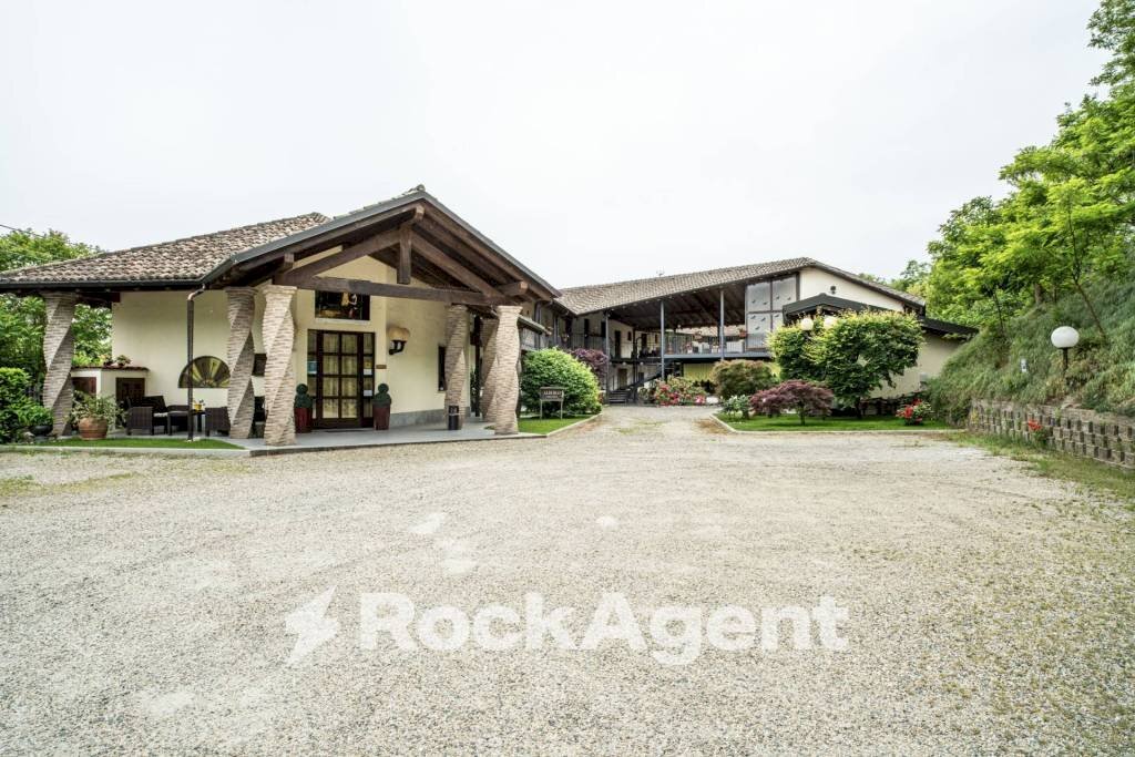 Giardino - Hotel via Frazione Mezzano, 117, Sannazzaro de' Burgondi - foto 1